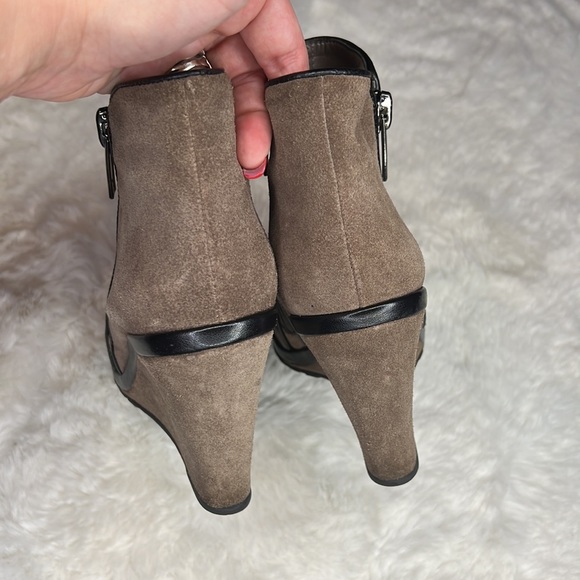 Vince Camuto Women’s Jeffer’s Bootie Brown Leather with Black Trim Zippe… - Picture 6 of 10